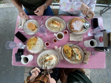 Overview of a brunch table.