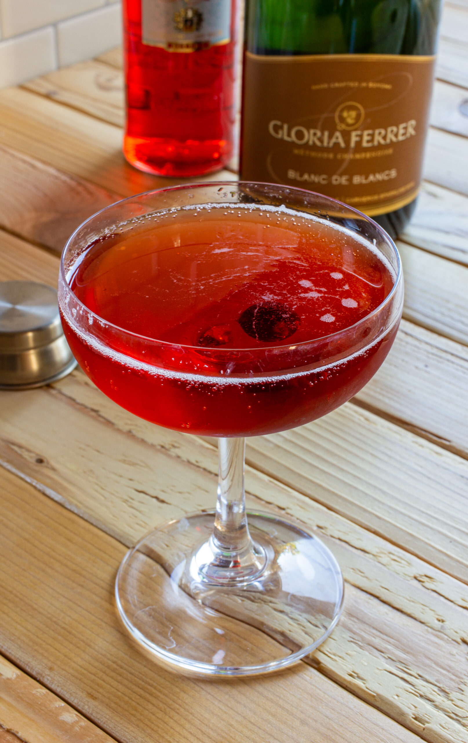 Sparkling boulevardier cocktail in a clear glass.